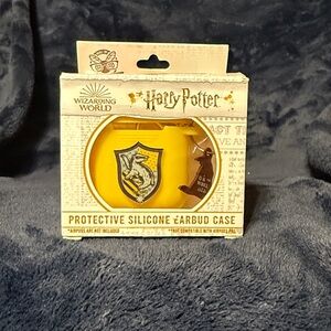 Warner Bros. Harry Potter Hufflepuff silicone Apple AirPod gen 1 & 2 case new